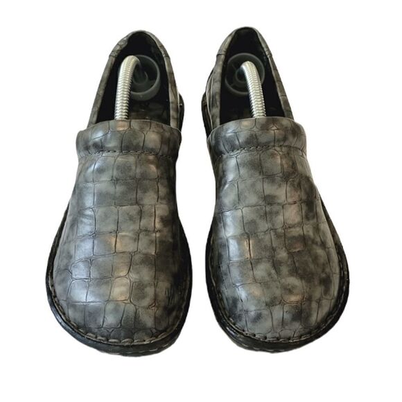 b.o.c Born Concepts Peggy Gray Croccodile Embossed Clog Shoes Size 6.5 - Picture 1 of 8